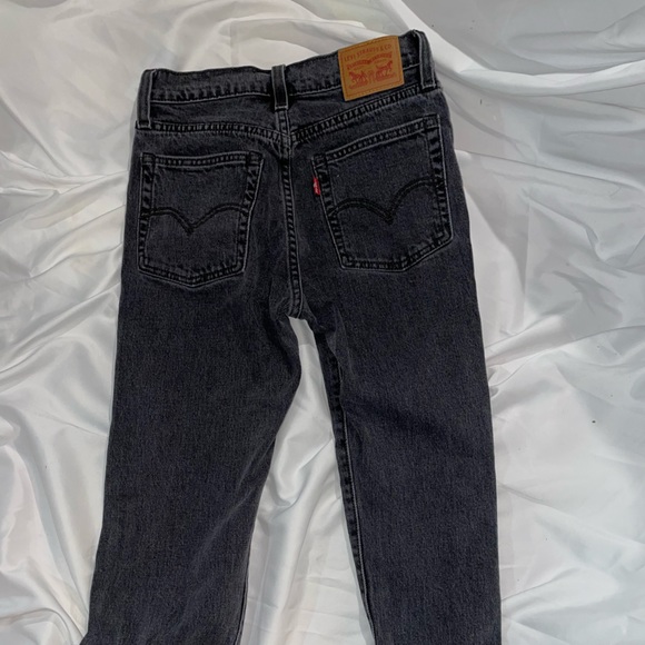 Levi’s Wedgie Straight Distressed Cuff Size 25 Dark Grey - Picture 4 of 4